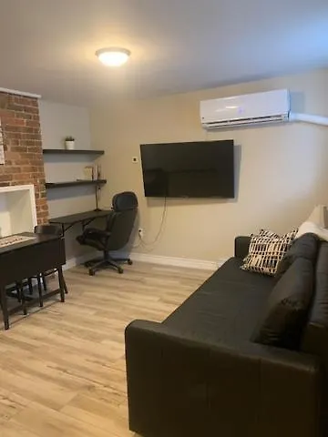 Bauer Terrace - Cozy 1 Bedroom Beside The Citadel